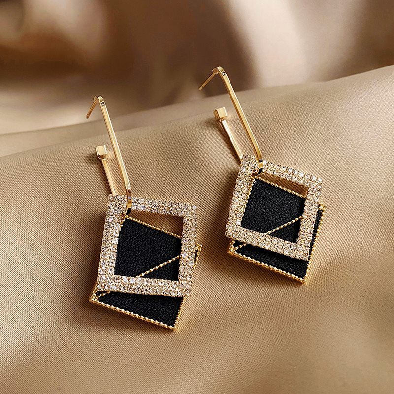 1 Pair Fashion Lady Stud Earrings Quality Alloy Inlay Rhinestones Geometry Earrings New Jewellery Best Birthday Gift E1426