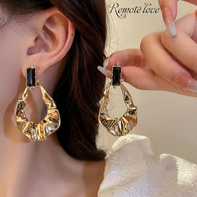 1 pair fashion simple earrings new delicate cutout rhinestone stud earrings E1137